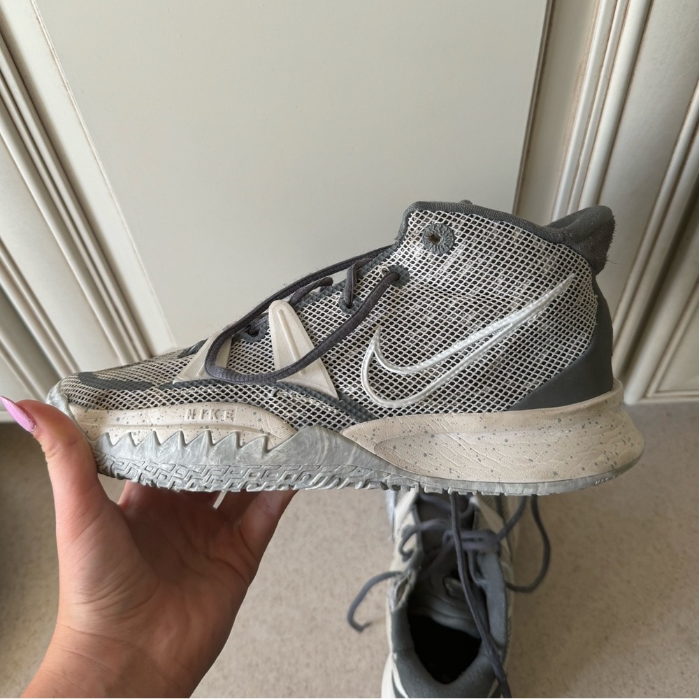 🛑3 FOR $30🛑 Nike Kyrie Chip Basketball Shoes